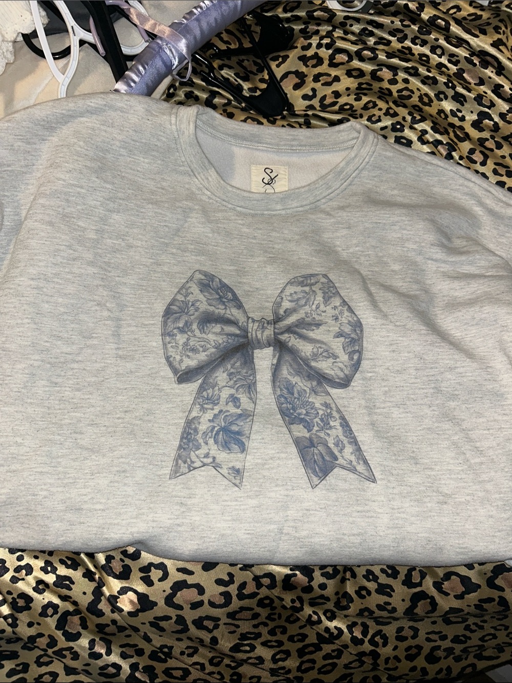 Women’s Bow Graphic Sweatshirt
